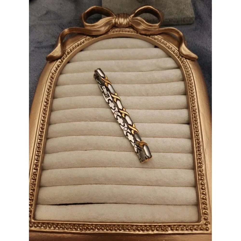 Two Tone XOXO Criss Cross Bracelet 7 In. - Picture 2 of 4
